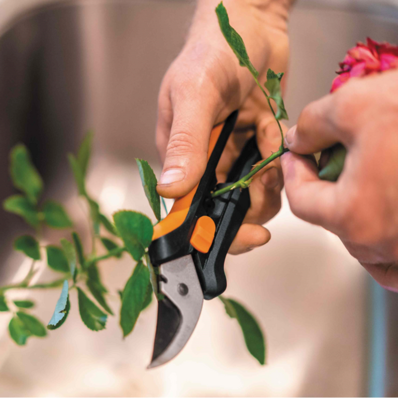Fiskars SP14 Solid Snip Pruner Floral | www.theglovestore.co.uk